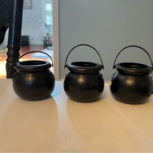 Set of 3 small black plastic cauldrons /or pots of “gold” decor